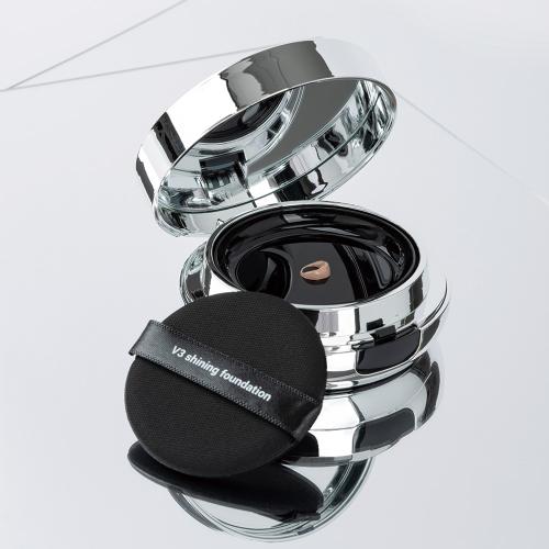 V3 シャイニングファンデーション